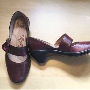 Sofft 7.5 burgundy leather low heel shoes